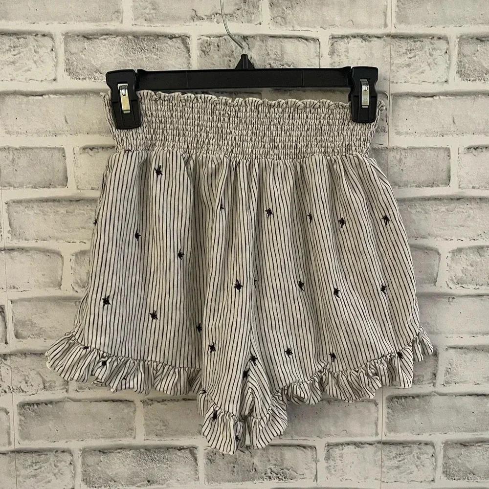 Women’s American Eagle smocked striped embroidered shorts XS - Picture 2 of 4